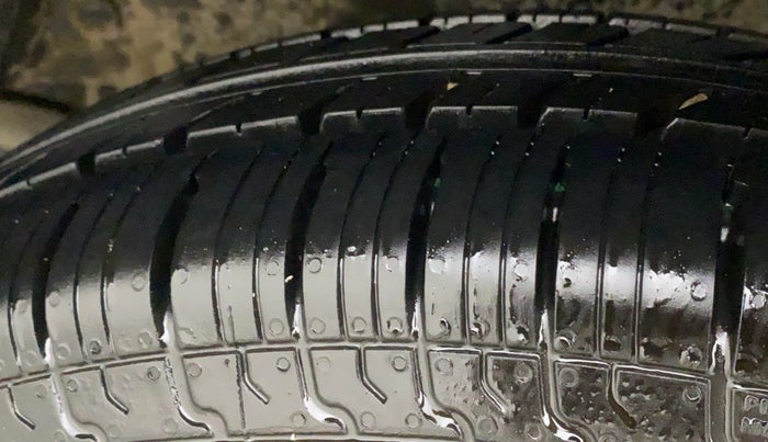 2013 Maruti Swift VXI, Petrol, Manual, 77,946 km, Left Rear Tyre Tread