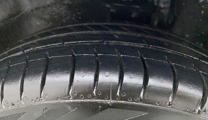 2014 Maruti Alto K10 VXI, Petrol, Manual, 1,22,157 km, Left Front Tyre Tread