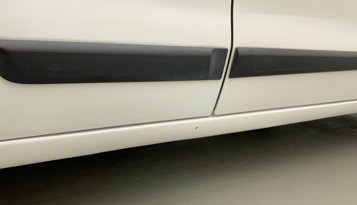 2015 Maruti Wagon R 1.0 VXI AMT, Petrol, Automatic, 54,429 km, Right running board - Minor scratches