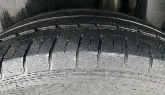 2017 Maruti Ciaz ZETA 1.4 VVT, Petrol, Manual, 56,606 km, Left Rear Tyre Tread