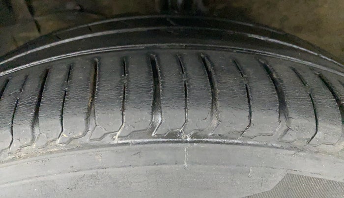 2017 Maruti Ciaz ZETA 1.4 VVT, Petrol, Manual, 56,606 km, Left Front Tyre Tread