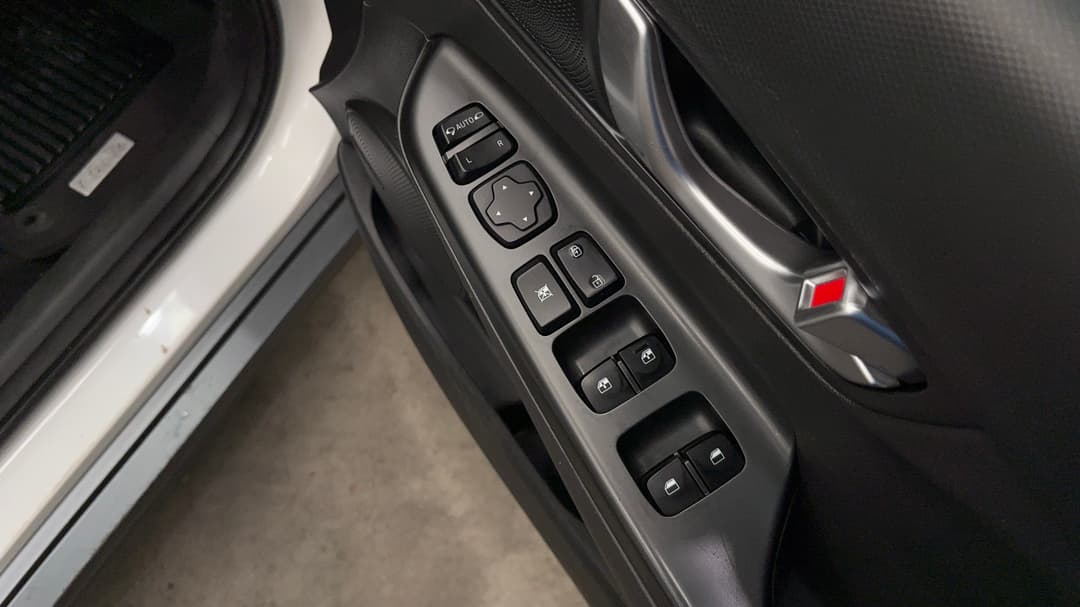 2022 Hyundai Kona Elite Electric Std Range, Automatic, 34776 km, Drivers Side Door Panel Controls