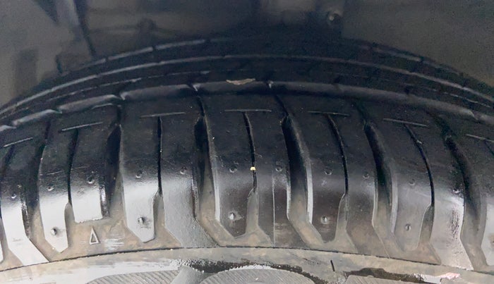 2015 Maruti Ciaz ZXI AT, Petrol, Automatic, 80,532 km, Left Front Tyre Tread