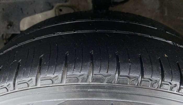 2018 Mahindra KUV 100 NXT K4+ 6S, Petrol, Manual, 18,385 km, Left Front Tyre Tread