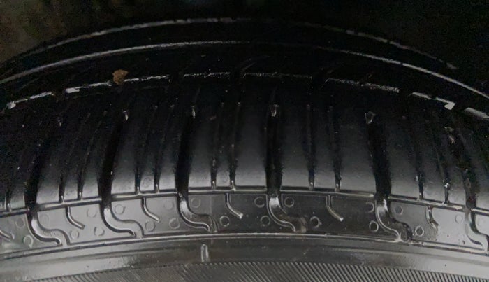 2016 Volkswagen Ameo HIGHLINE 1.2, Petrol, Manual, 37,495 km, Left Front Tyre Tread