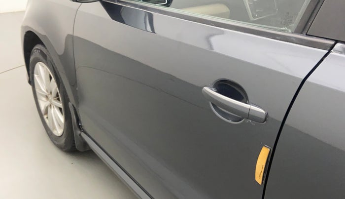 2016 Volkswagen Ameo HIGHLINE 1.2, Petrol, Manual, 37,495 km, Front passenger door - Minor scratches