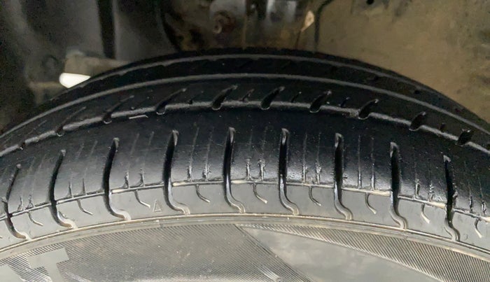 2019 Maruti New Wagon-R 1.0 Lxi (o) cng, CNG, Manual, 97,574 km, Left Front Tyre Tread