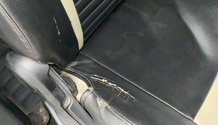 2019 Maruti New Wagon-R 1.0 Lxi (o) cng, CNG, Manual, 97,574 km, Driver seat - Cover slightly torn
