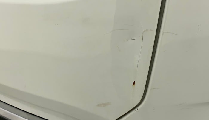 2021 Tata Harrier XZA PLUS 2.0L, Diesel, Automatic, 32,973 km, Dicky (Boot door) - Slightly rusted