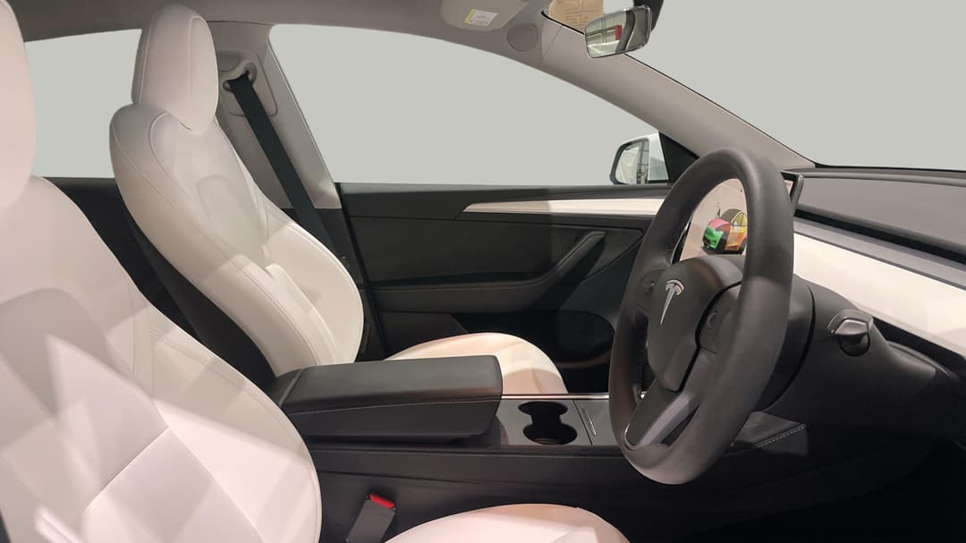 2023 Tesla Model Y Performance, Automatic, 23556 km, Right Side Front Door Cabin View