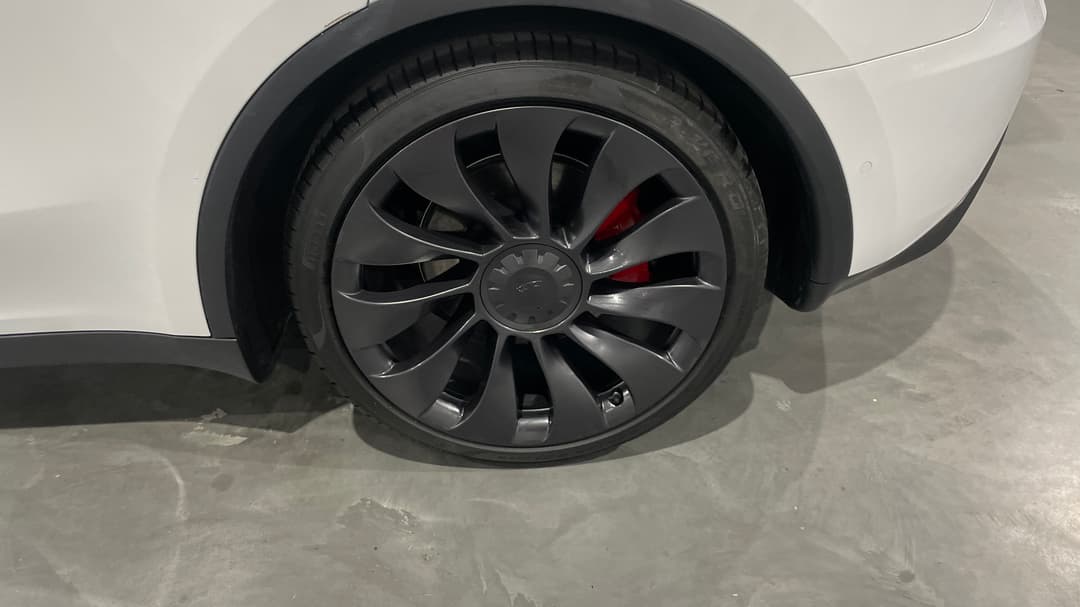 2023 Tesla Model Y Performance, Automatic, 23556 km, Left Rear Wheel
