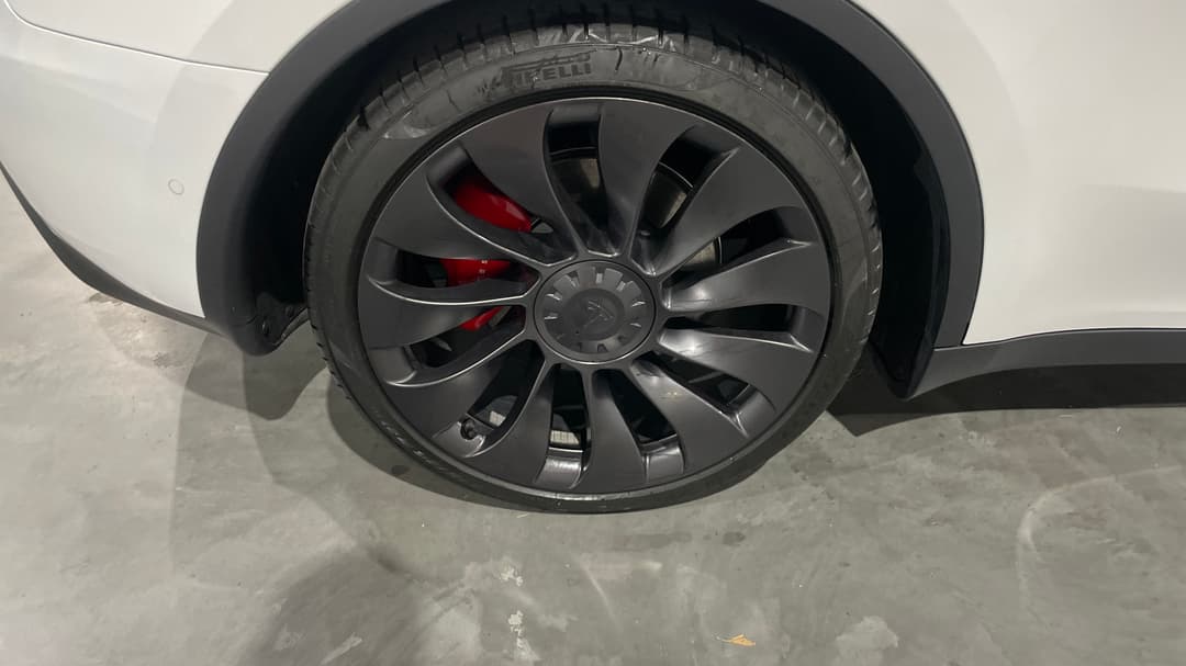 2023 Tesla Model Y Performance, Automatic, 23556 km, Right Rear Wheel