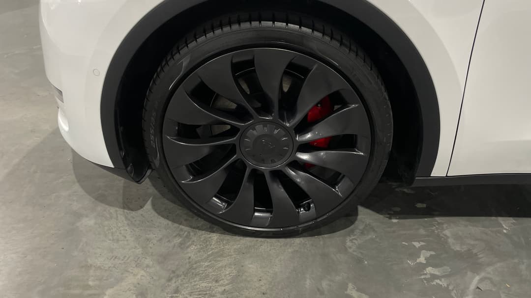 2023 Tesla Model Y Performance, Automatic, 23556 km, Left Front Wheel
