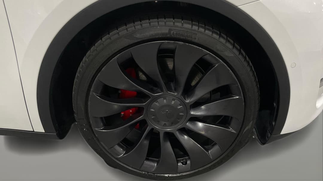 2023 Tesla Model Y Performance, Automatic, 23556 km, Right Front Wheel