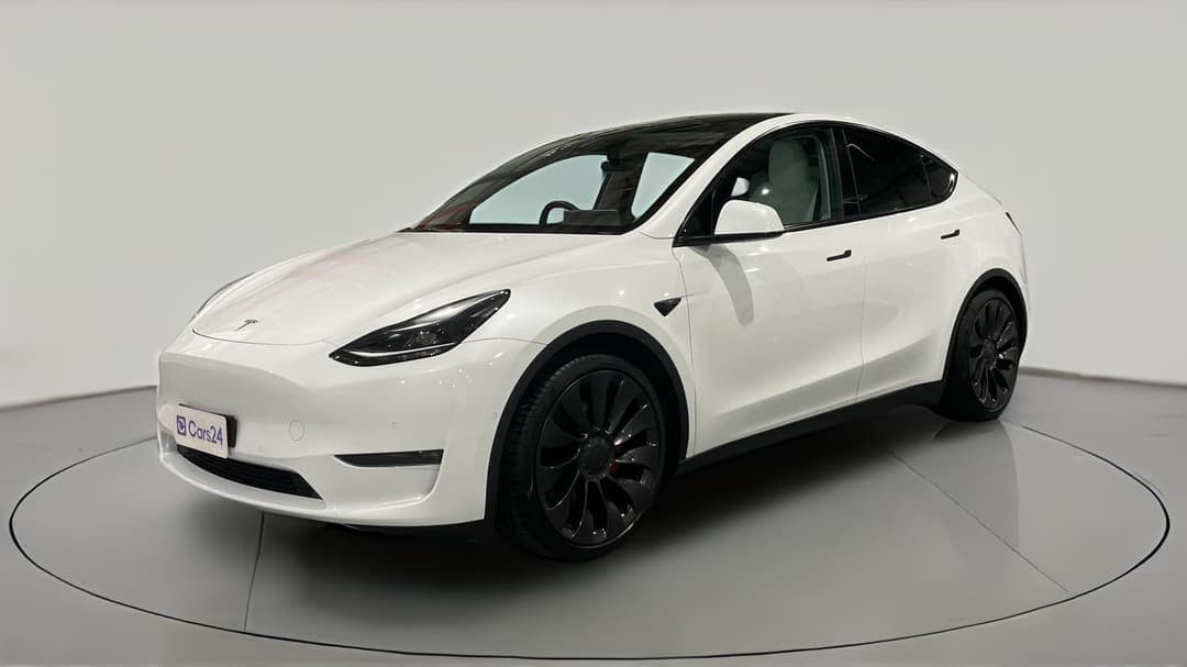 2023 Tesla Model Y Performance, Automatic, 23556 km, Left Front Diagonal (45- Degree) View