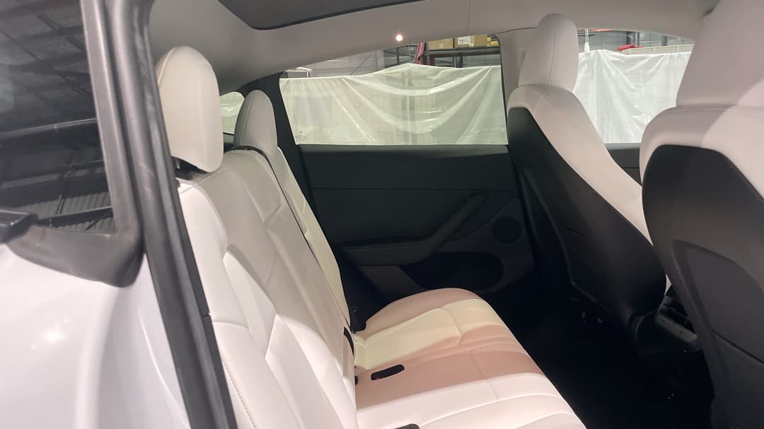 2023 Tesla Model Y Performance, Automatic, 23556 km, Right Side Rear Door Cabin View