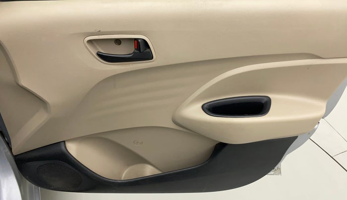 2019 Hyundai NEW SANTRO ERA EXECUTIVE, Petrol, Manual, 69,156 km, Driver Side Door Panels Control