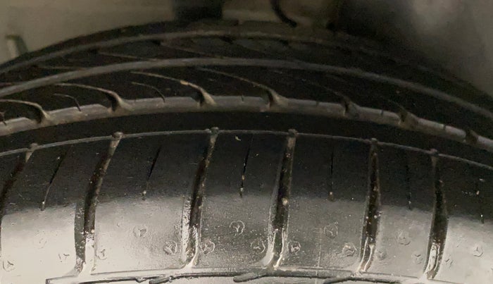 2016 Tata Bolt XT REVOTRON, Petrol, Manual, 14,567 km, Right Rear Tyre Tread