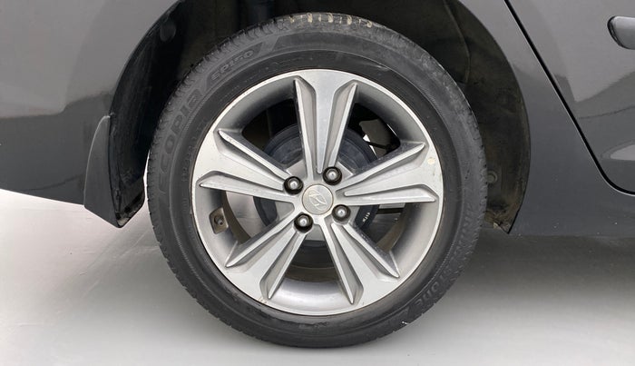 2017 Hyundai Verna 1.6 SX VTVT, Petrol, Manual, 23,788 km, Right Rear Wheel
