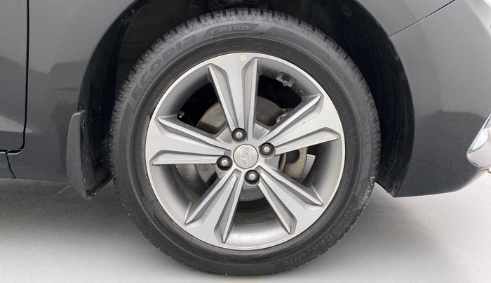 2017 Hyundai Verna 1.6 SX VTVT, Petrol, Manual, 23,788 km, Right Front Wheel