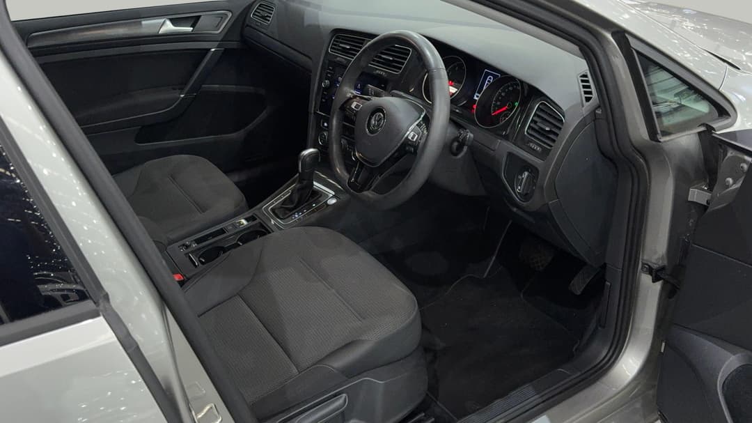 2019 Volkswagen Golf 110 Tsi Comfortline, Automatic, 21607 km, Right Side Front Door Cabin View