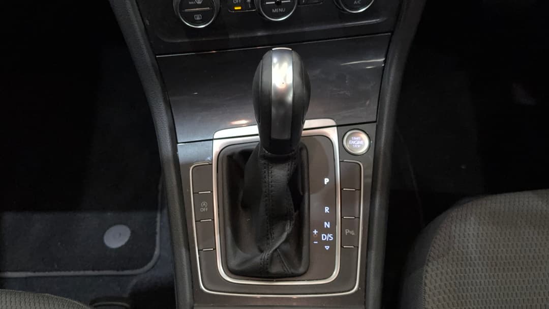 2019 Volkswagen Golf 110 Tsi Comfortline, Automatic, 21607 km, Gear Lever 
