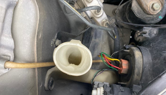 2015 Honda Amaze 1.2L I-VTEC S, Petrol, Manual, 76,438 km, Front windshield - Wiper bottle cap missing