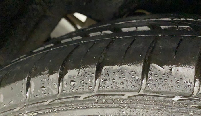 2017 Maruti Ciaz ZETA 1.4  MT PETROL, Petrol, Manual, 78,523 km, Left Rear Tyre Tread