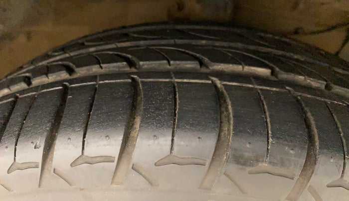 2018 Maruti Ciaz ALPHA 1.5 SHVS PETROL, Petrol, Manual, 43,109 km, Right Front Tyre Tread