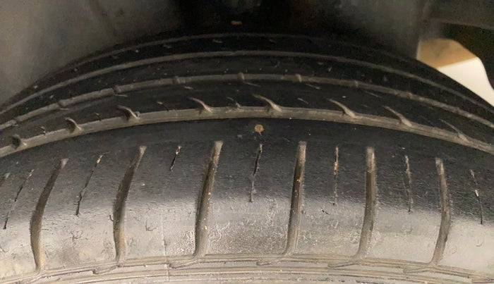2018 Maruti Ciaz ALPHA 1.5 SHVS PETROL, Petrol, Manual, 43,109 km, Left Rear Tyre Tread