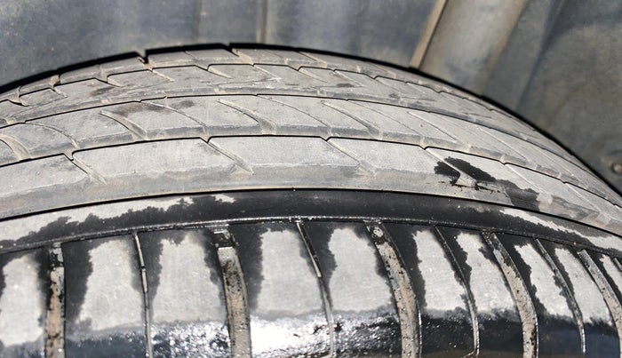 2016 Maruti S Cross ZETA 1.3, Diesel, Manual, 98,633 km, Left Rear Tyre Tread