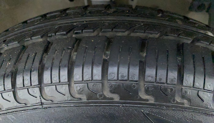 2016 Maruti Swift LDI BS IV, Diesel, Manual, 56,040 km, Right Front Tyre Tread