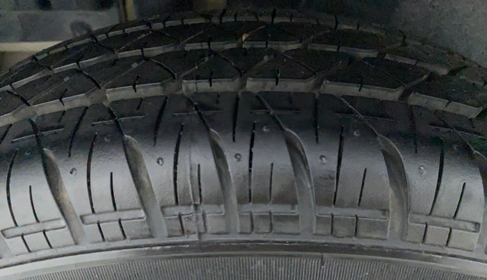 2016 Maruti Swift LDI BS IV, Diesel, Manual, 56,040 km, Right Rear Tyre Tread