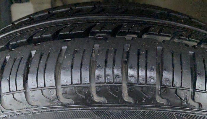 2016 Maruti Swift LDI BS IV, Diesel, Manual, 56,040 km, Left Front Tyre Tread