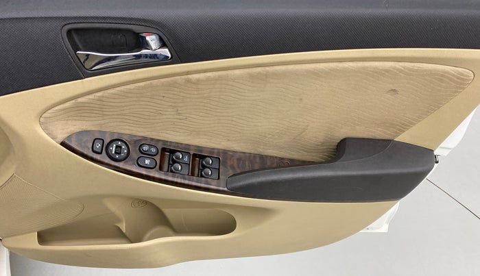 2014 Hyundai Verna FLUIDIC 1.6 CRDI SX AT, Diesel, Automatic, 55,206 km, Driver Side Door Panels Control