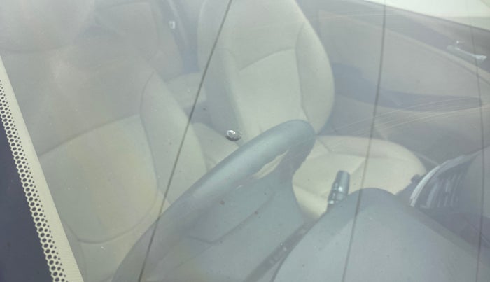 2014 Hyundai Verna FLUIDIC 1.6 CRDI SX AT, Diesel, Automatic, 55,206 km, Front windshield - Minor spot on windshield