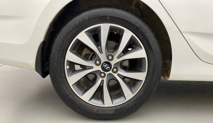 2014 Hyundai Verna FLUIDIC 1.6 CRDI SX AT, Diesel, Automatic, 55,206 km, Right Rear Wheel