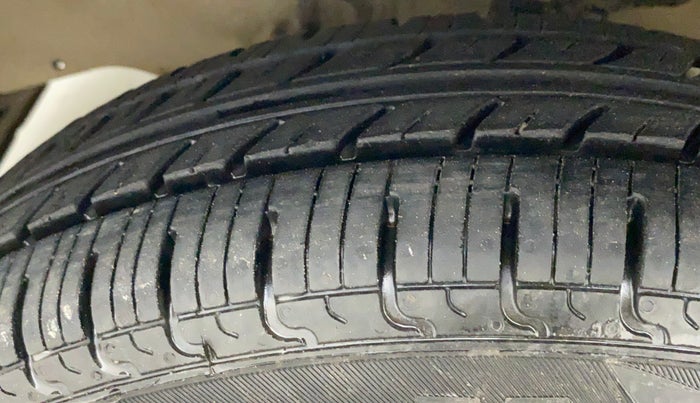 2013 Maruti A Star VXI, Petrol, Manual, 59,542 km, Left Front Tyre Tread