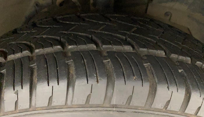 2018 Mahindra XUV500 W7 AT, Diesel, Automatic, 82,113 km, Right Front Tyre Tread
