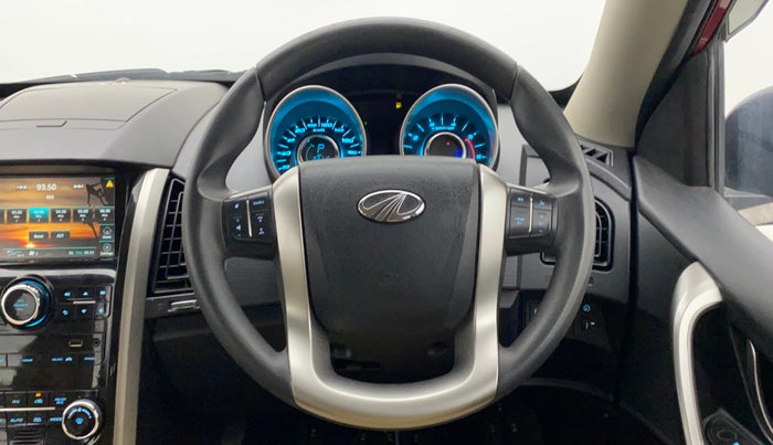 2018 Mahindra XUV500 W7 AT, Diesel, Automatic, 82,113 km, Steering Wheel Close Up