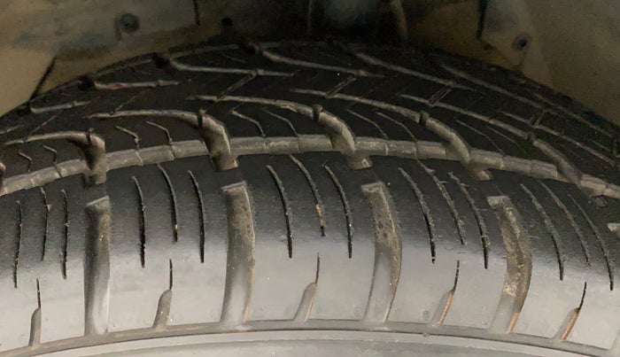2018 Mahindra XUV500 W7 AT, Diesel, Automatic, 82,113 km, Left Front Tyre Tread