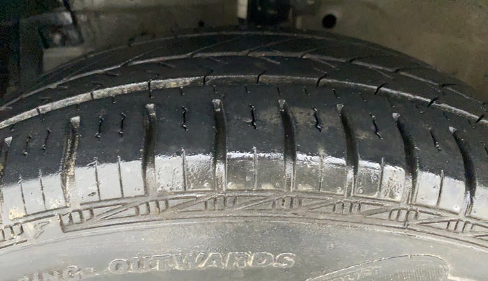 2017 Maruti Swift VXI D, Petrol, Manual, 44,710 km, Left Front Tyre Tread