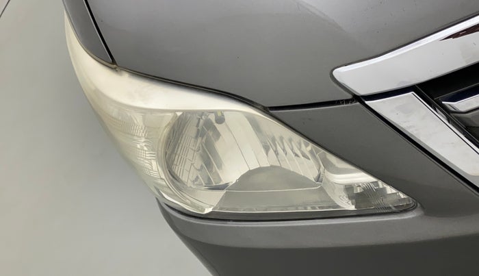 2014 Toyota Innova 2.5 VX 7 STR, Diesel, Manual, 1,05,502 km, Right headlight - Faded