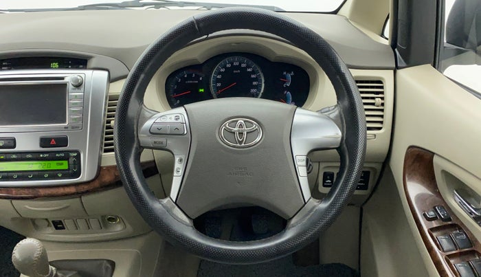 2014 Toyota Innova 2.5 VX 7 STR, Diesel, Manual, 1,05,391 km, Steering Wheel Close Up