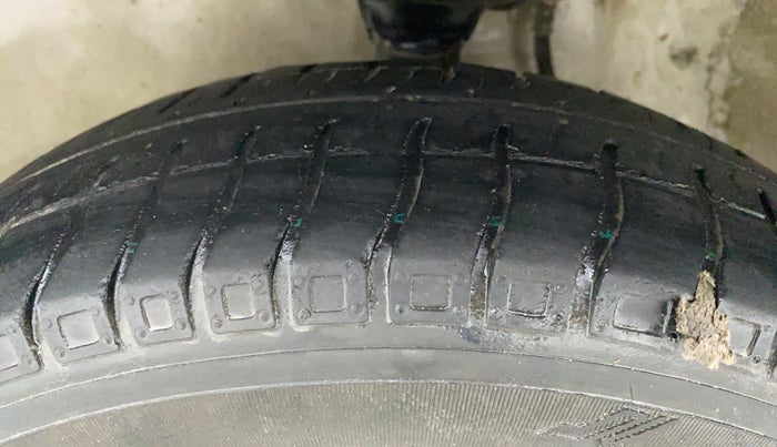 2015 Maruti Alto 800 LXI, Petrol, Manual, 54,533 km, Left Front Tyre Tread