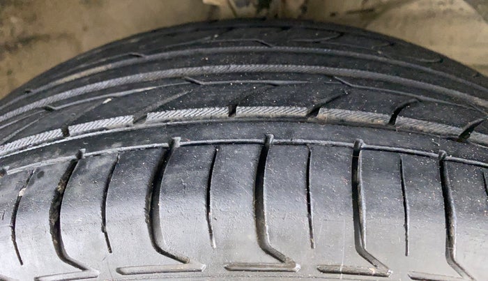 2019 Maruti XL6 ALPHA SHVS  MT, Petrol, Manual, 71,075 km, Right Front Tyre Tread