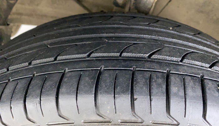 2019 Maruti XL6 ALPHA SHVS  MT, Petrol, Manual, 71,075 km, Left Front Tyre Tread