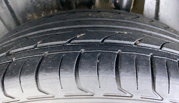 2019 Maruti XL6 ALPHA SHVS  MT, Petrol, Manual, 71,075 km, Left Rear Tyre Tread