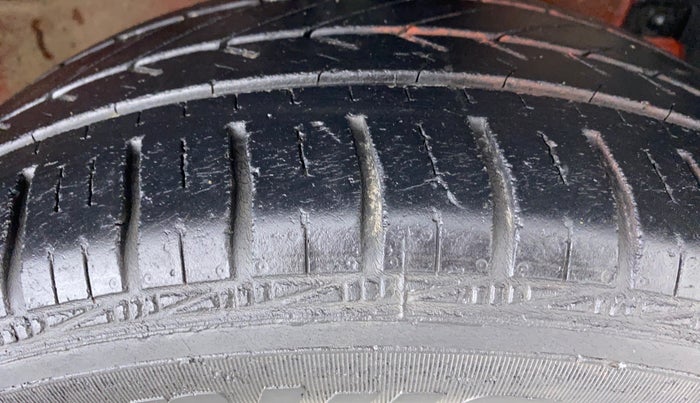 2014 Maruti Swift ZXI D, Petrol, Manual, 63,278 km, Right Front Tyre Tread