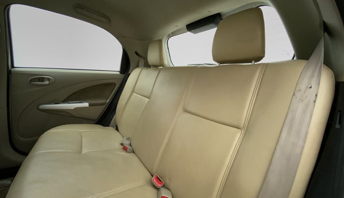 2015 Toyota Etios Liva V, Petrol, Manual, 88,435 km, Right Side Rear Door Cabin